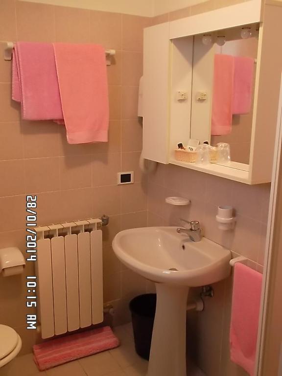Hotel Residence La Rosa Кастионе дела Презолана Стая снимка